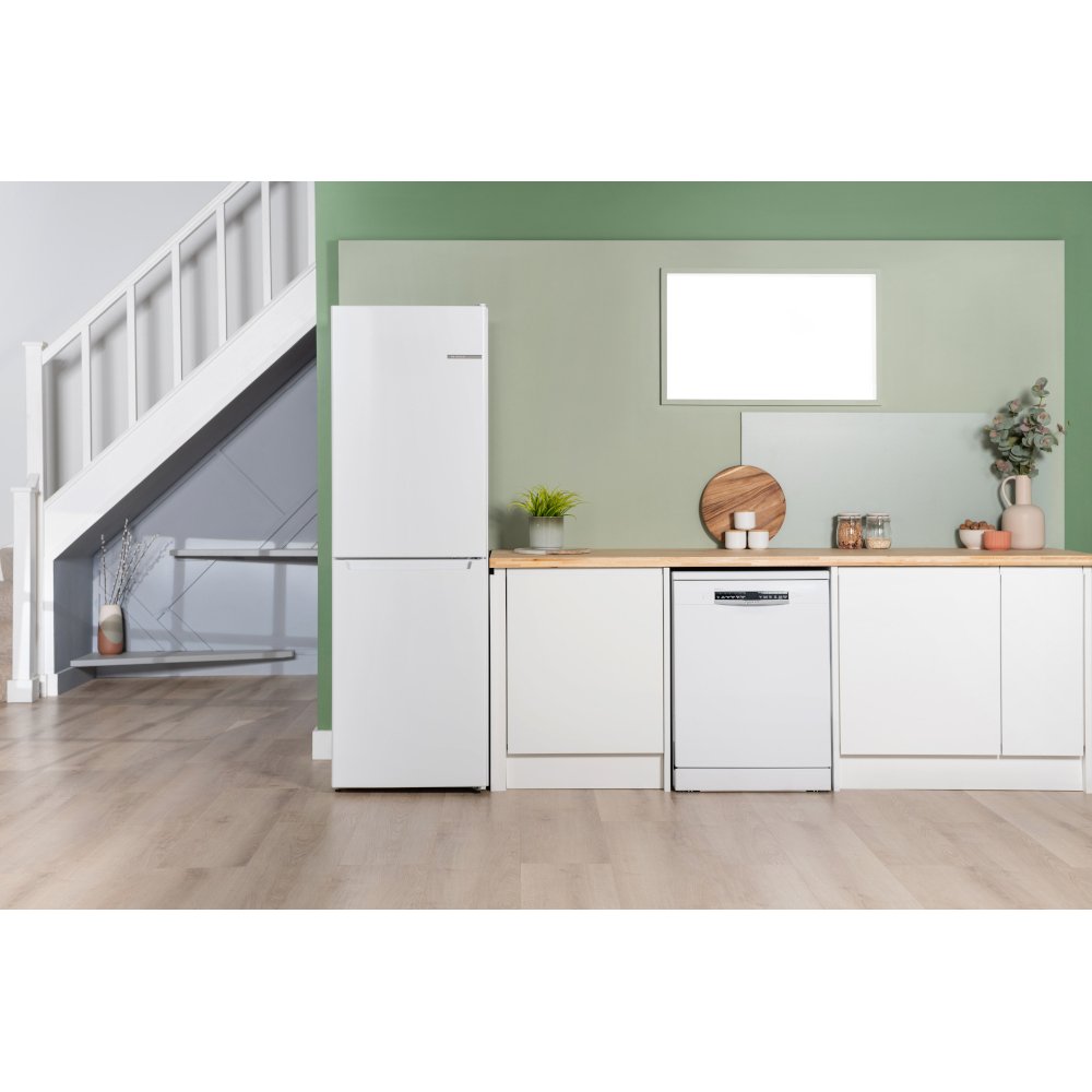 Bosch Series 2 KGN34NWEAG 50/50 Freestanding No Frost Fridge Freezer White - Clearance